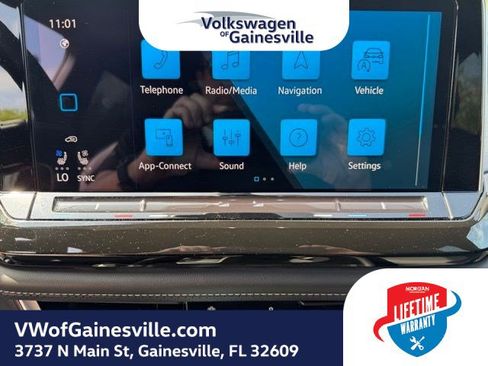 Used 2025 Volkswagen Atlas Cross Sport SE AWD/4WD image 25