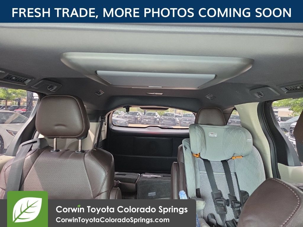 Used 2022 Toyota Sienna Platinum AWD/4WD image 14