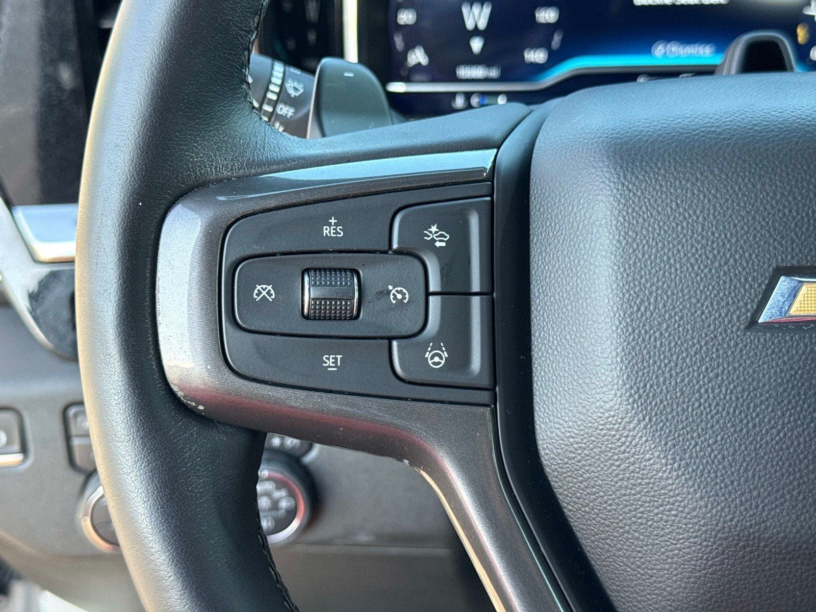 Used 2025 Chevrolet Silverado 1500 High Country w/ Technology Package AWD/4WD image 30