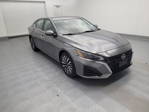 Used 2023 Nissan Altima 2.5 SV FWD image 13