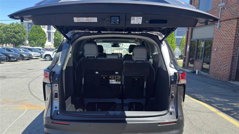 Used 2021 Toyota Sienna XLE AWD/4WD image 11