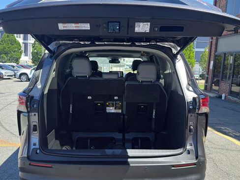 Used 2021 Toyota Sienna XLE AWD/4WD image 11