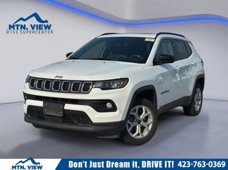 Used 2025 Jeep Compass Latitude w/ Sun & Sound Group AWD/4WD video 1