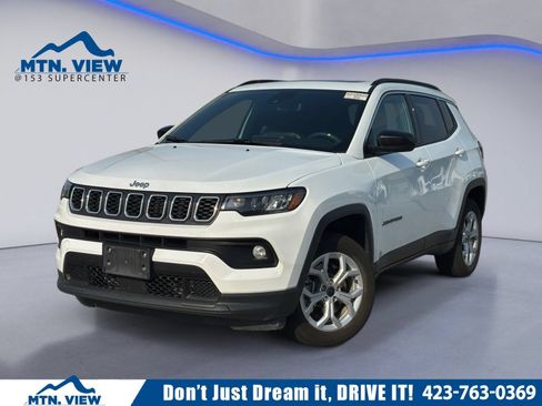 Used 2025 Jeep Compass Latitude w/ Sun & Sound Group AWD/4WD image 1