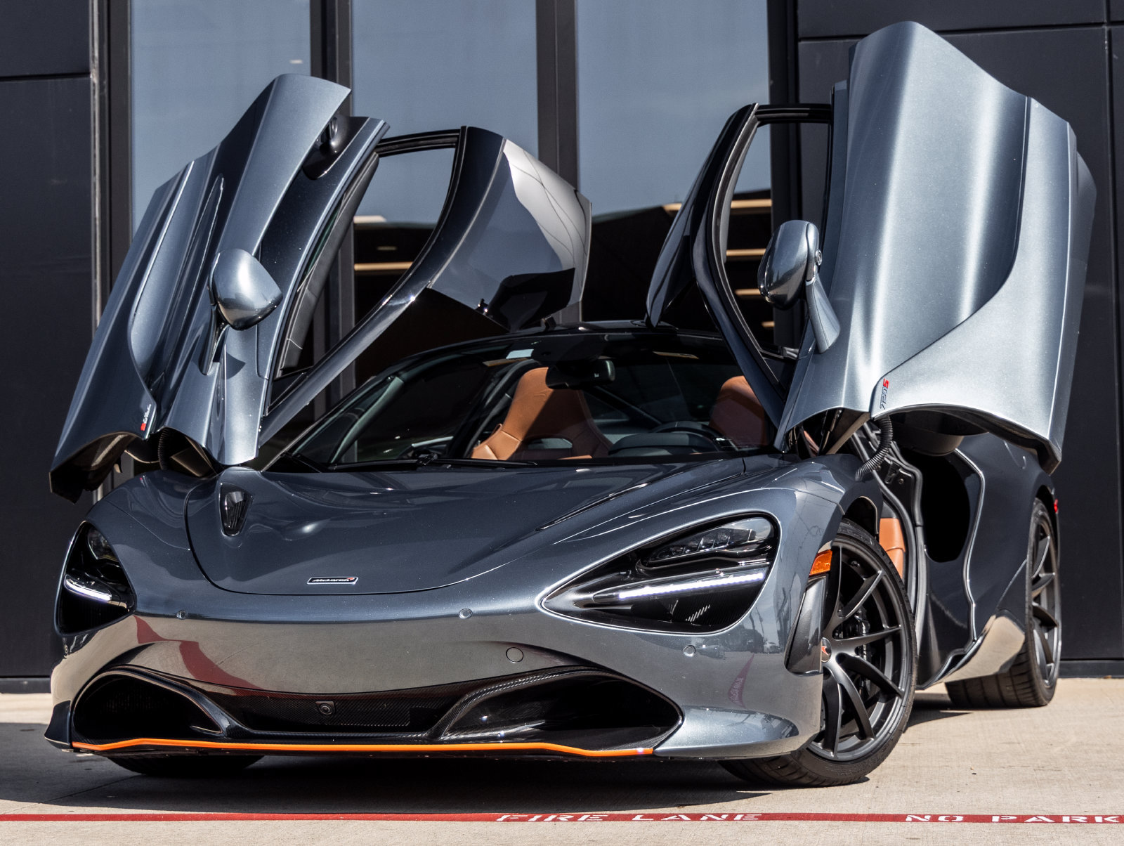 Used 2018 McLaren 720S RWD image 3