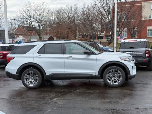 New 2026 Ford Explorer Active w/ Active Comfort Package image 2