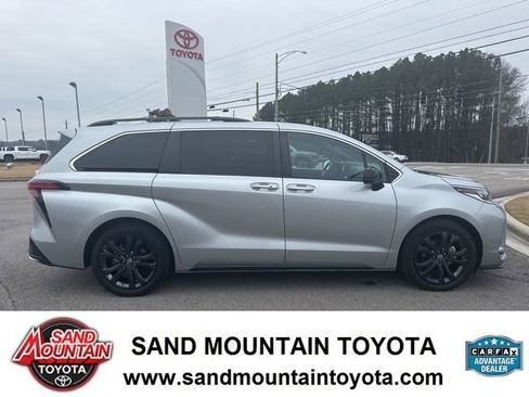Used 2023 Toyota Sienna XSE image 2