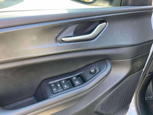 Used 2023 Jeep Grand Cherokee Laredo image 16