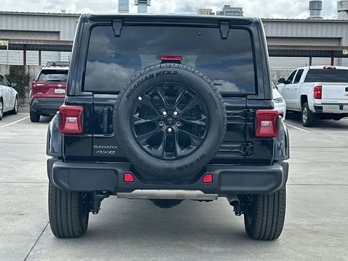 Used 2025 Jeep Wrangler Sahara w/ Safety Group image 8