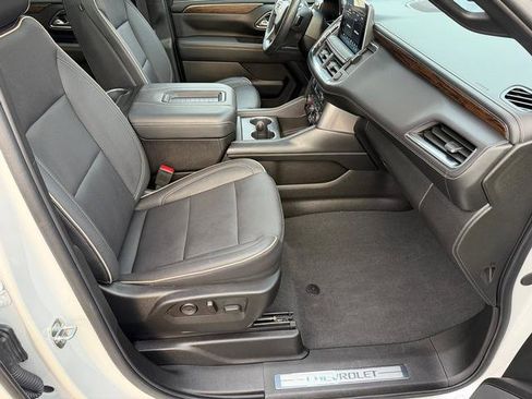 Used 2023 Chevrolet Suburban Premier w/ Advanced Technology Package AWD/4WD image 25