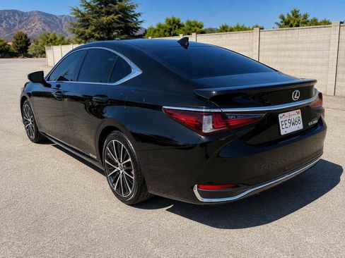 Used 2025 Lexus ES 300h w/ Premium Package FWD image 4