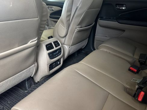 Used 2019 Honda Pilot Touring image 8