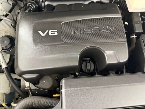 Used 2023 Nissan Pathfinder SL w/ Black Appearance Package FWD image 33