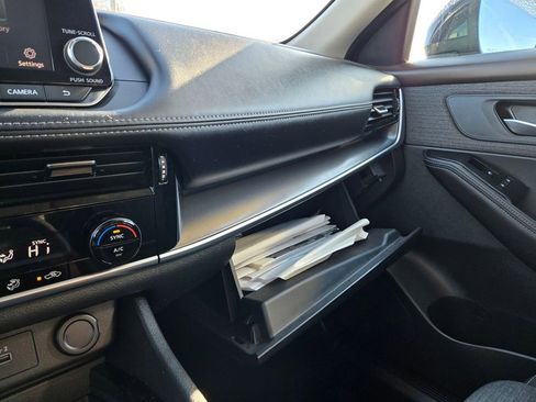 Used 2021 Nissan Rogue SV image 13