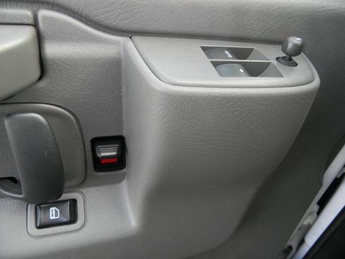 Used 2021 Chevrolet Express 2500 RWD image 16