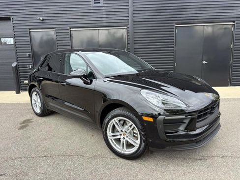 Certified 2023 Porsche Macan AWD/4WD image 12