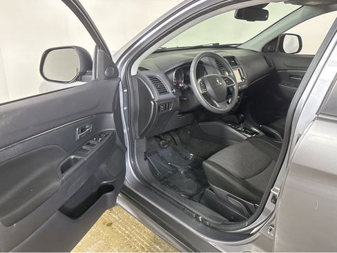 Used 2021 Mitsubishi Outlander Sport ES image 2