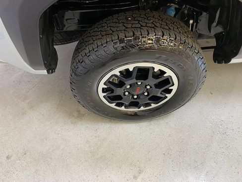 Used 2025 Toyota Tacoma TRD Off-Road image 13