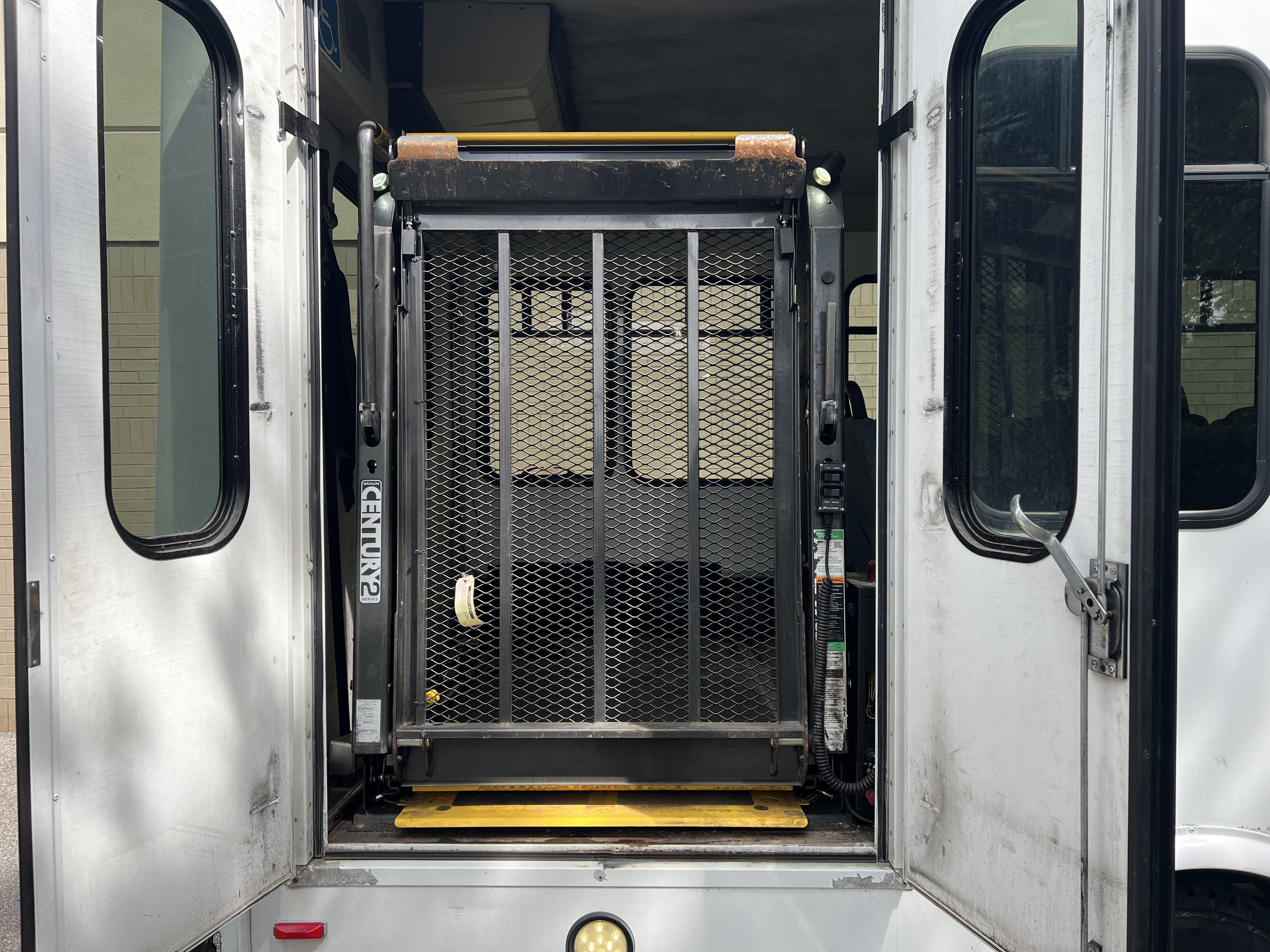 Used 2013 Ford E-350 and Econoline 350 Super Duty w/ Shuttle Bus Prep Pkg RWD image 15