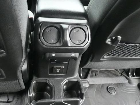 Used 2024 Jeep Wrangler Unlimited Rubicon w/ Convenience Group AWD/4WD image 20