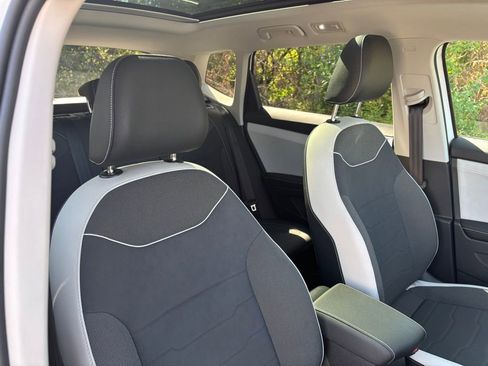 Certified 2025 Volkswagen Taos SE image 13