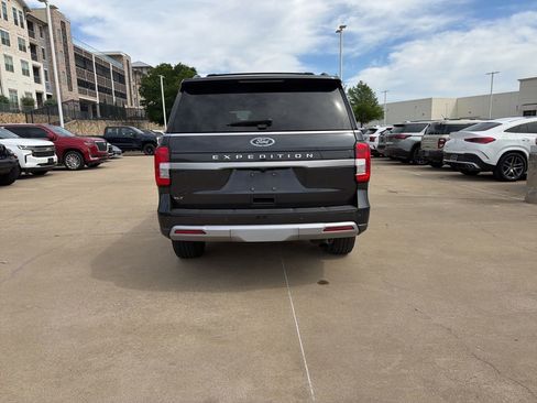 Used 2024 Ford Expedition XLT RWD image 4