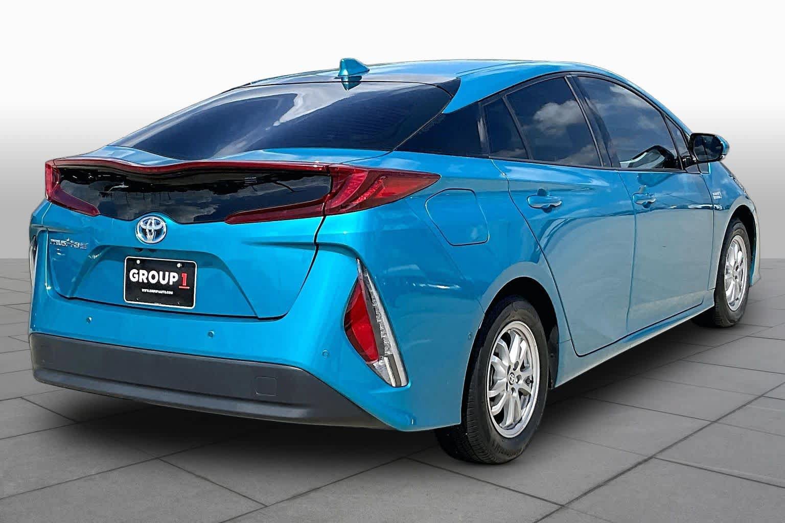 Used 2017 Toyota Prius Prime Advanced w/ Preferred Accessory Package FWD image 13