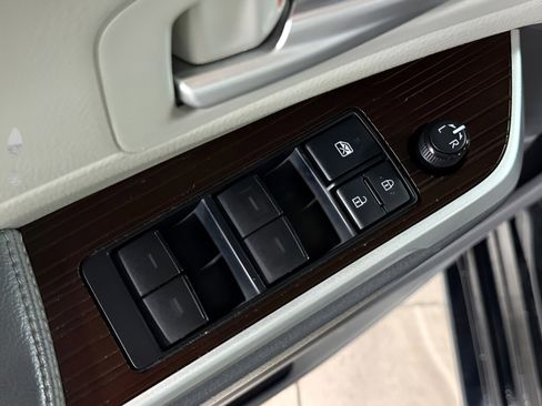 Used 2021 Toyota Sienna XLE image 21