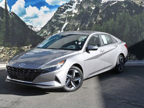 Used 2023 Hyundai Elantra SEL w/ Convenience Package image 6