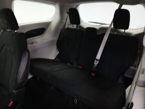 Used 2019 Chrysler Pacifica Touring Plus w/ Cold Weather Group image 14