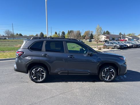 Used 2025 Subaru Forester Limited AWD/4WD image 40