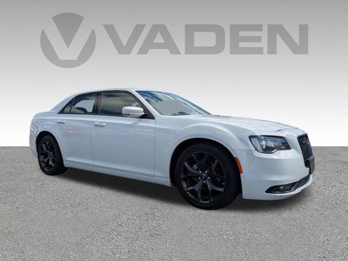 Used 2023 Chrysler 300 S RWD image 3