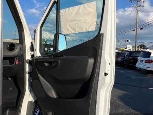 Used 2024 Mercedes-Benz Sprinter 3500 image 25
