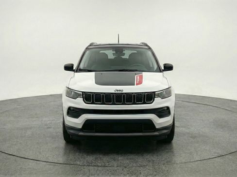 Used 2025 Jeep Compass Trailhawk AWD/4WD image 2