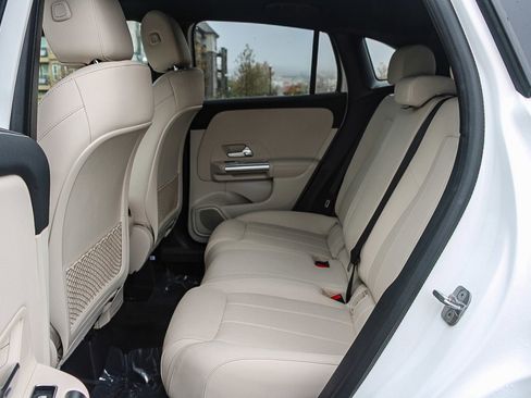 Certified 2025 Mercedes-Benz GLA 250 4MATIC image 18