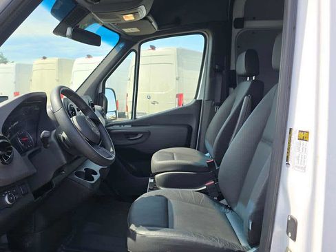 Used 2025 Mercedes-Benz Sprinter 2500 image 23