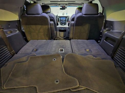 Used 2019 Cadillac Escalade Luxury AWD/4WD image 44