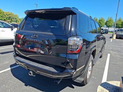 Certified 2019 Toyota 4Runner SR5 Premium AWD/4WD image 4