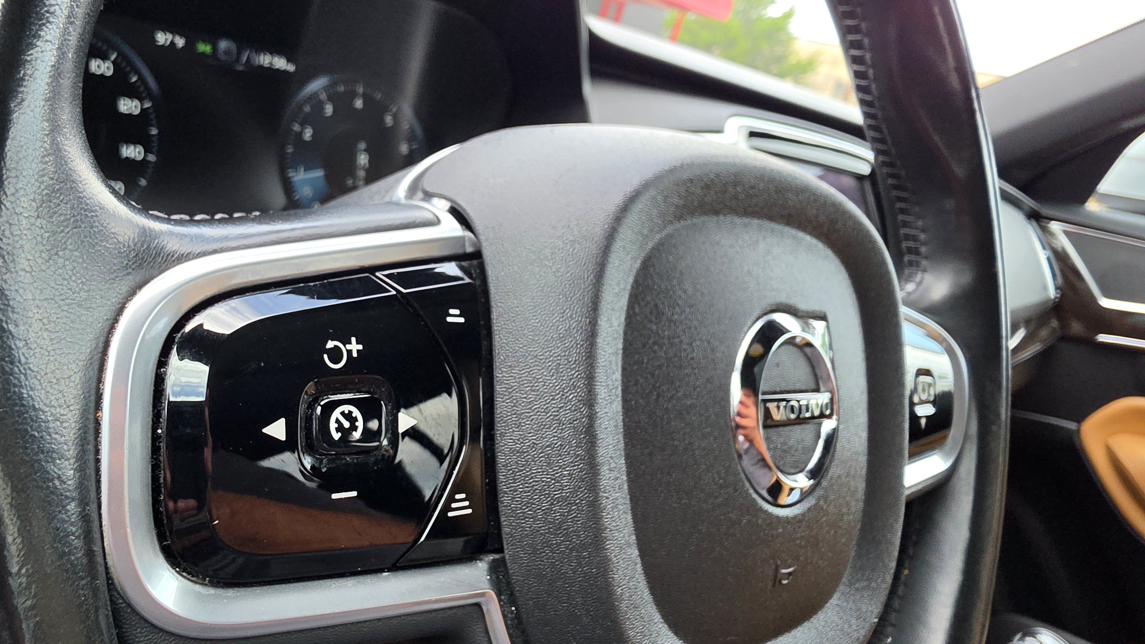 Used 2018 Volvo XC90 T6 Momentum w/ Convenience Package AWD/4WD image 47
