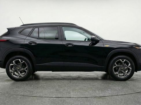 Used 2025 Chevrolet Trax LT image 11