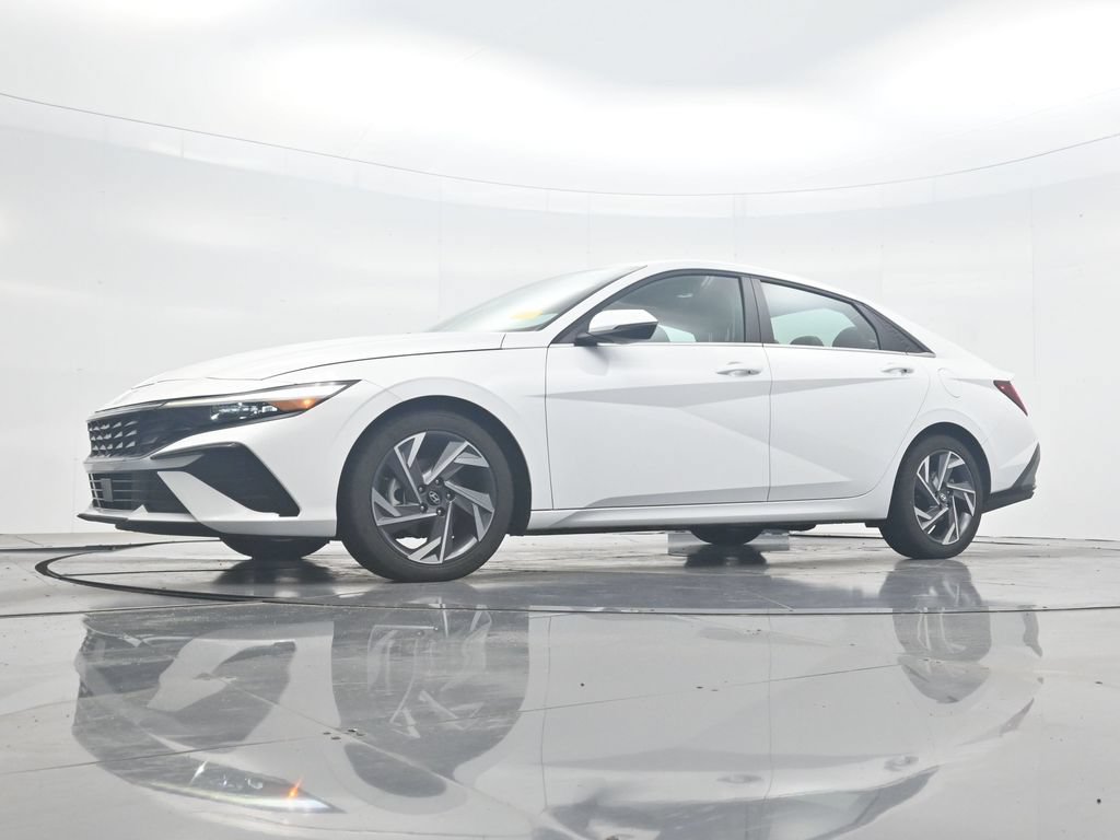 Used 2025 Hyundai Elantra Limited FWD image 29