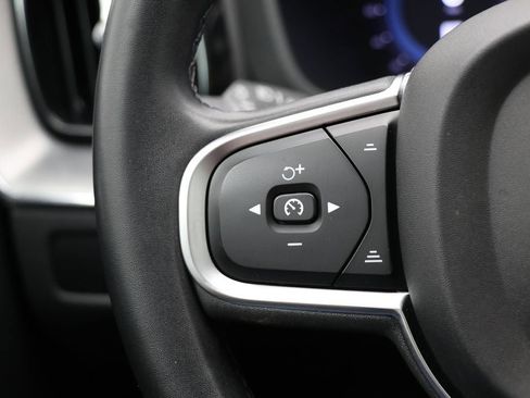 Used 2023 Volvo XC60 B5 Core image 19