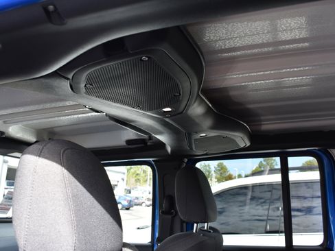 Used 2024 Jeep Gladiator Sport image 28