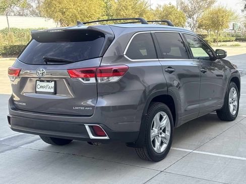 Used 2017 Toyota Highlander Limited w/ Carpet Mat Package AWD/4WD image 3