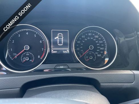 Used 2017 Volkswagen Golf 4-Door FWD image 18