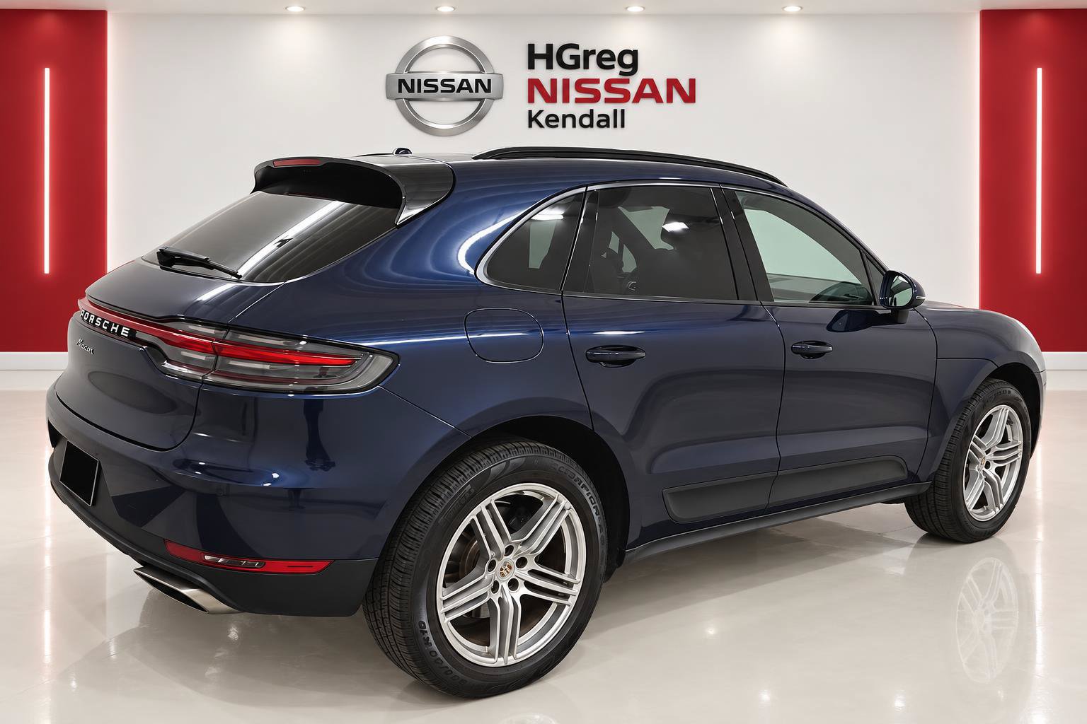 Used 2020 Porsche Macan AWD/4WD image 4