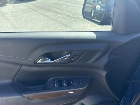 Used 2023 GMC Acadia SLE w/ Driver Convenience Package image 8