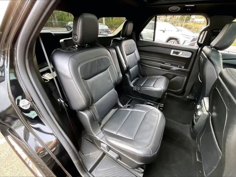 Used 2020 Ford Explorer Limited image 19