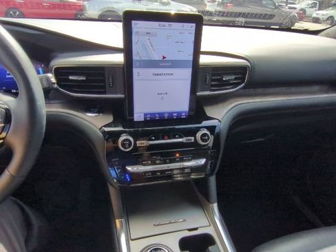 Used 2023 Ford Explorer Platinum w/ Technology Package image 2