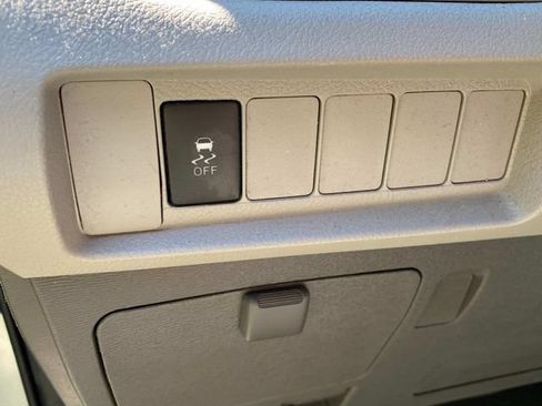 Used 2020 Toyota Sienna L FWD image 15